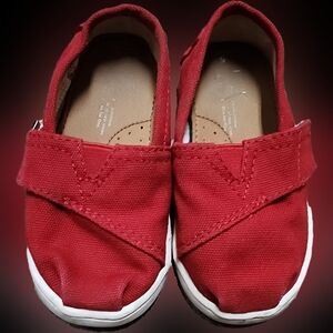 Tom's classic red canvas unisex slip-ons toddler size 5